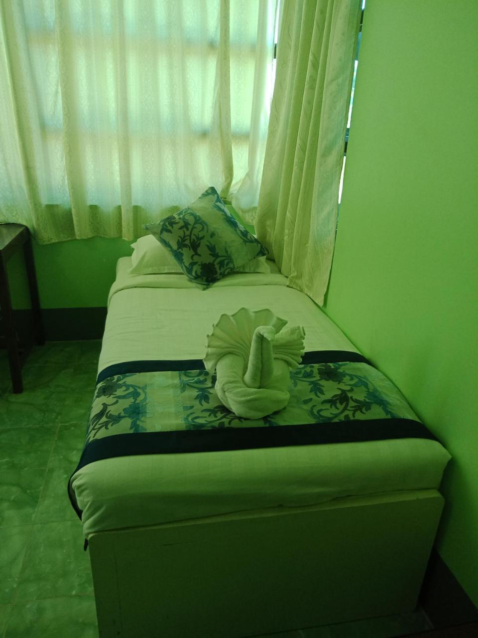 Nay Chi Lin Hotel Pathein Exterior foto